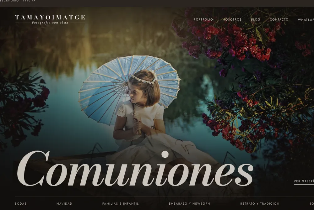 Portada C: fondo casi negro, una niña con sombrilla azul a sangre y el titular «Comuniones» en cursiva grande